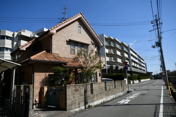 伊丹市瑞原２丁目５５－３　中古戸建　車庫３台　土地４７坪